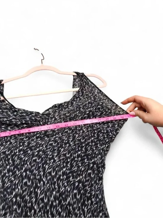 Ann Taylor 100% Silk Sleeveless V-Neck Top Abstract Black White Print Size 6 - Picture 6 of 7